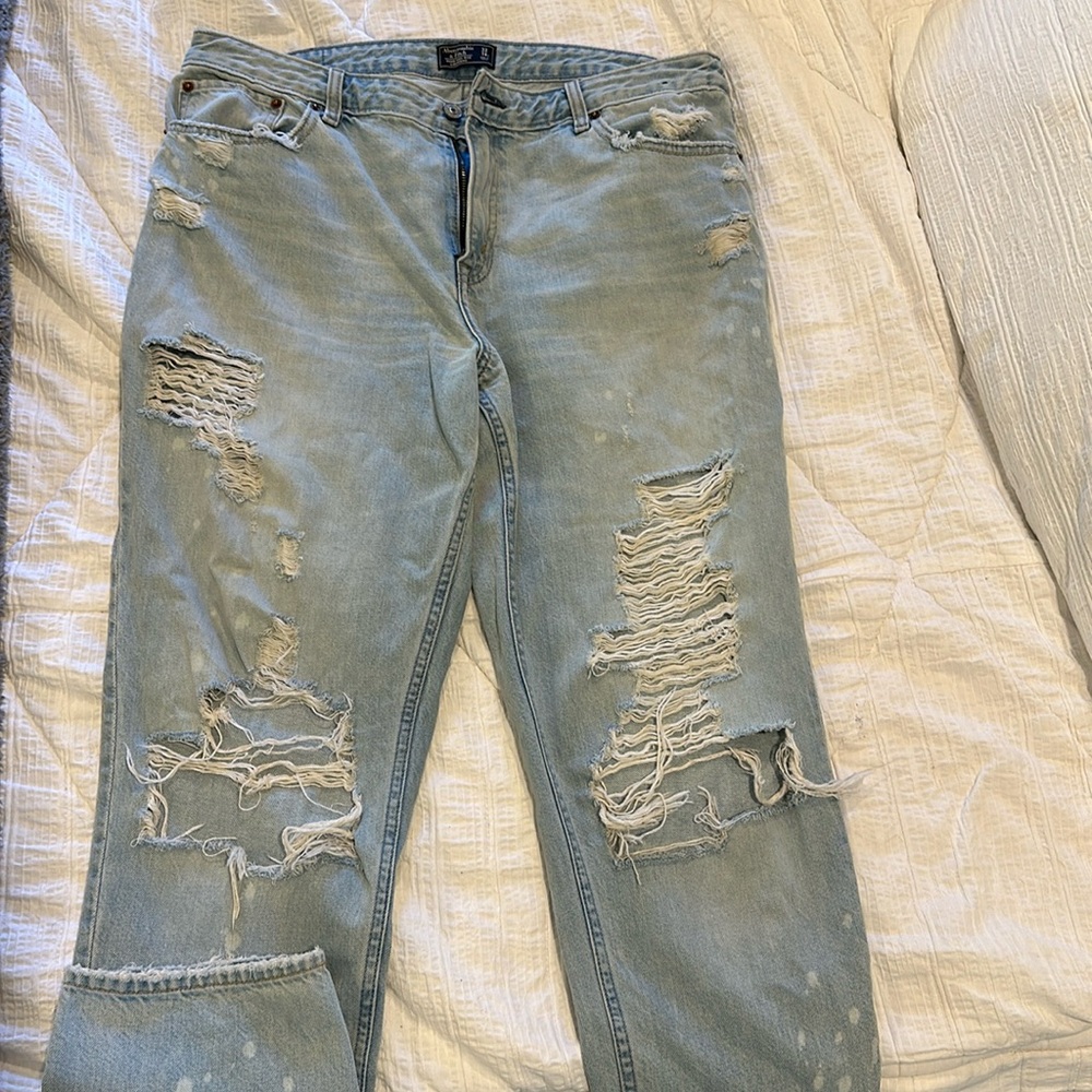 ABERCROMBIE HIGH RISE GIRLFRIEND JEANS
